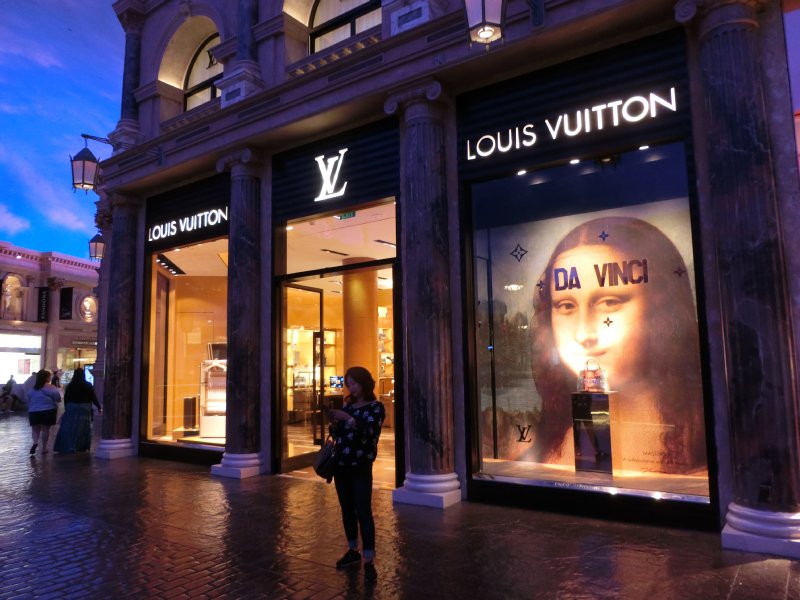 ルイヴィトン (ラスベガスシーザーズフォーラム店) クチコミガイド【フォートラベル】|Louis Vuitton ...