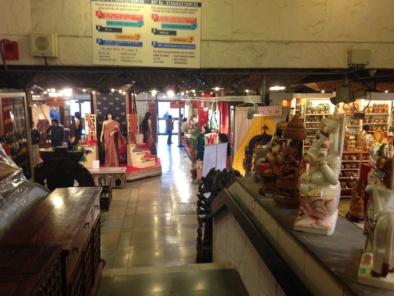 セントラル コテージ インダストリーズ エンポリウム (ジャンパス デリー) クチコミガイド【フォートラベル】Central Cottage