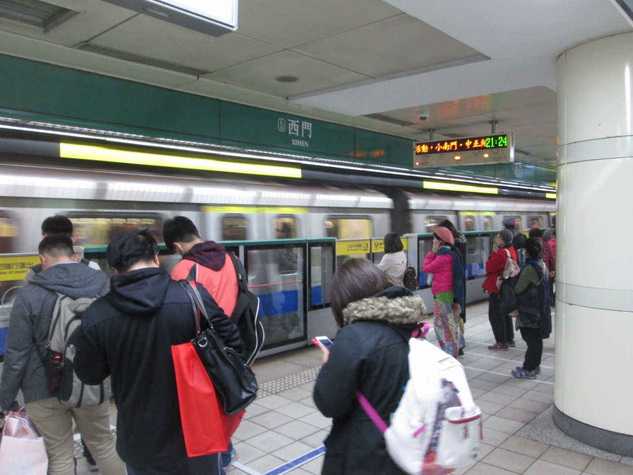            MRT                                                                        Ximen Station       