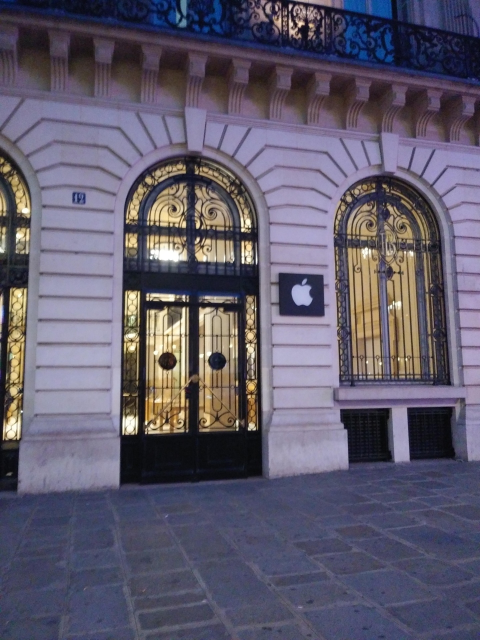 Apple Store Opéra 12 Rue Halévy 75009 Paris アップルストア (オペラ座店) クチコミガイド【フォートラベル】|Apple Store (Opera)|パリ