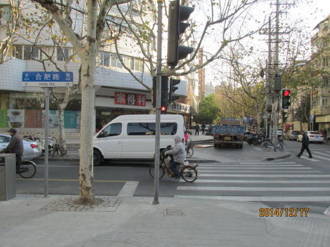 合肥路を越えて行きます.