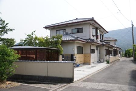 寝て朝食の宿　時しらず