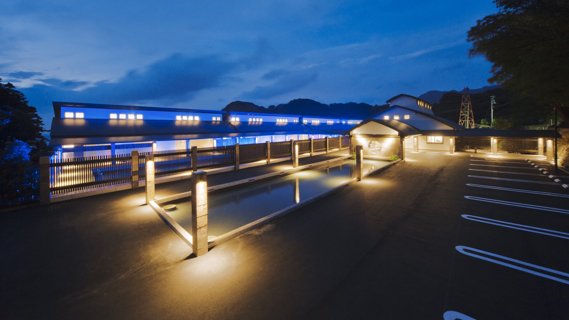 世界遺産 富士山を望む宿 富岳群青