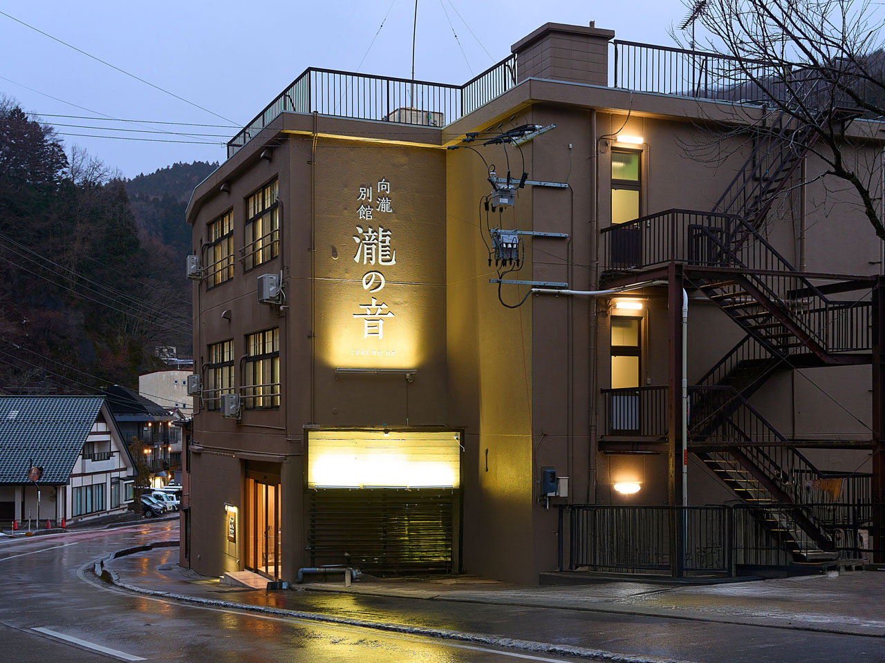 向瀧別館 瀧の音