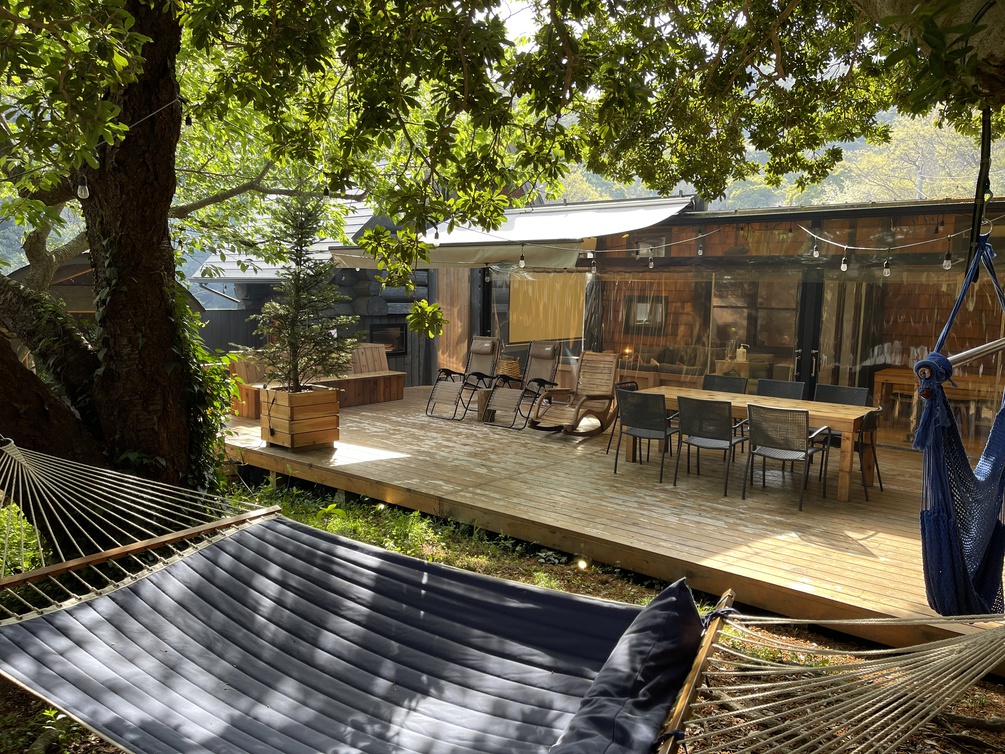 Tiny Base The Rock The Sea 写真