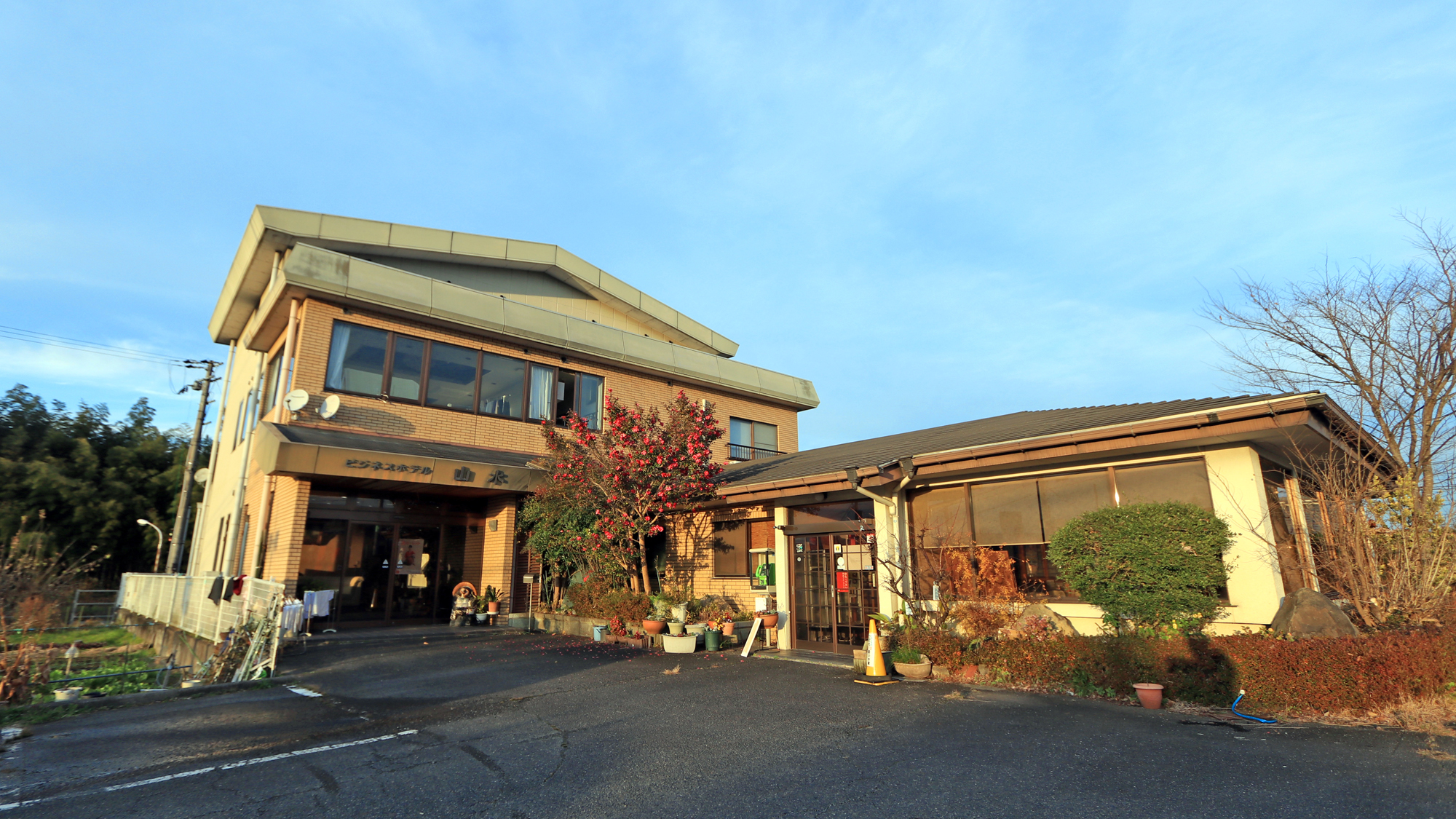 ビジネスホテル山水