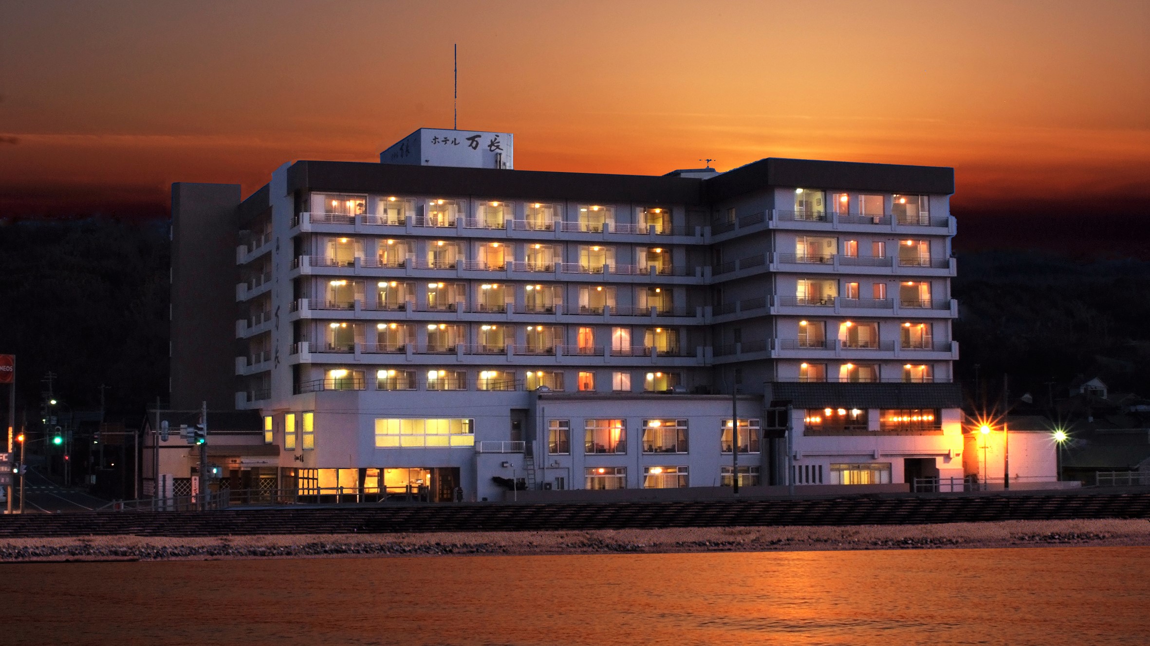 伝統と風格の宿 ホテル万長 佐渡島