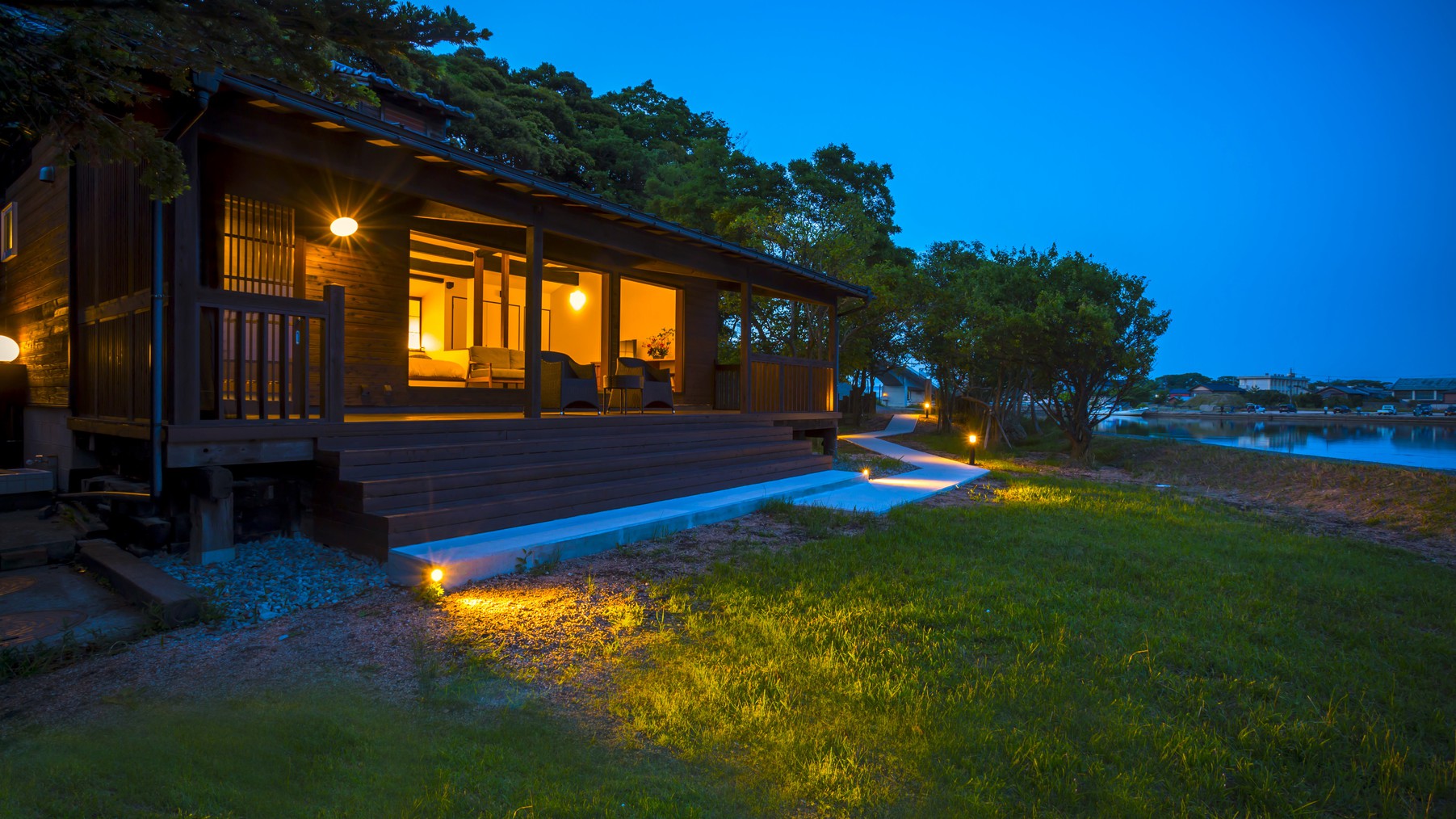 水辺の離れ Calme