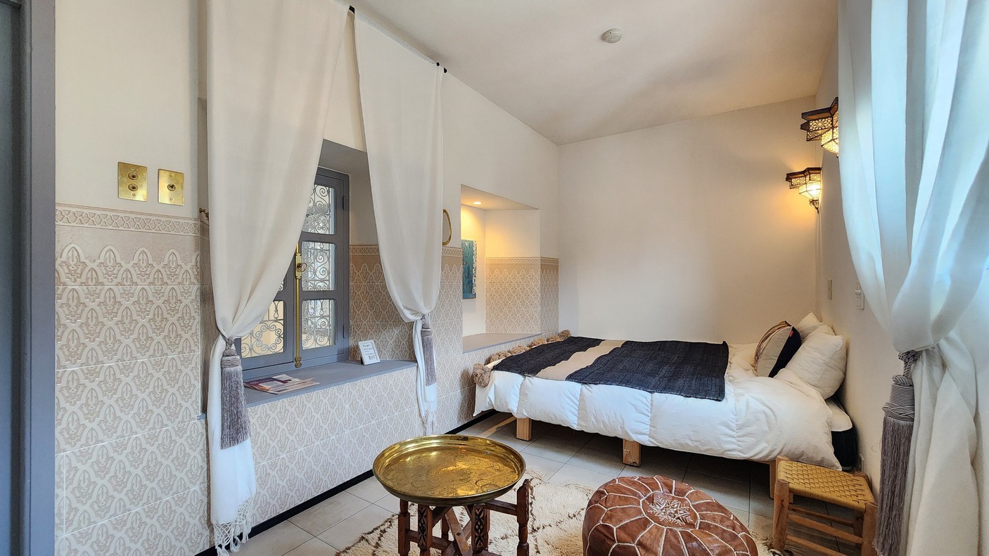 RIAD NANA 写真