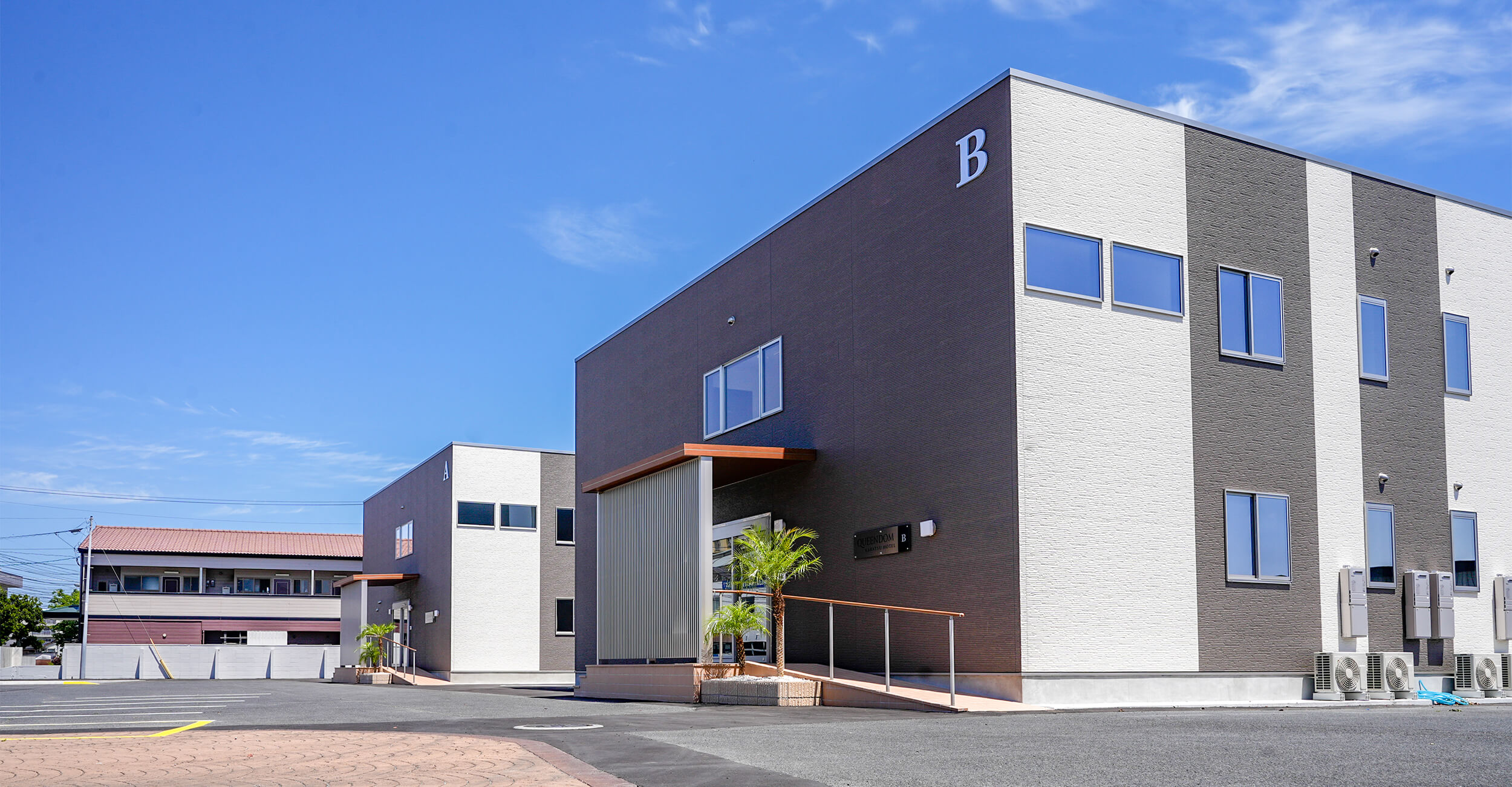 QUEENDOM からつホテル