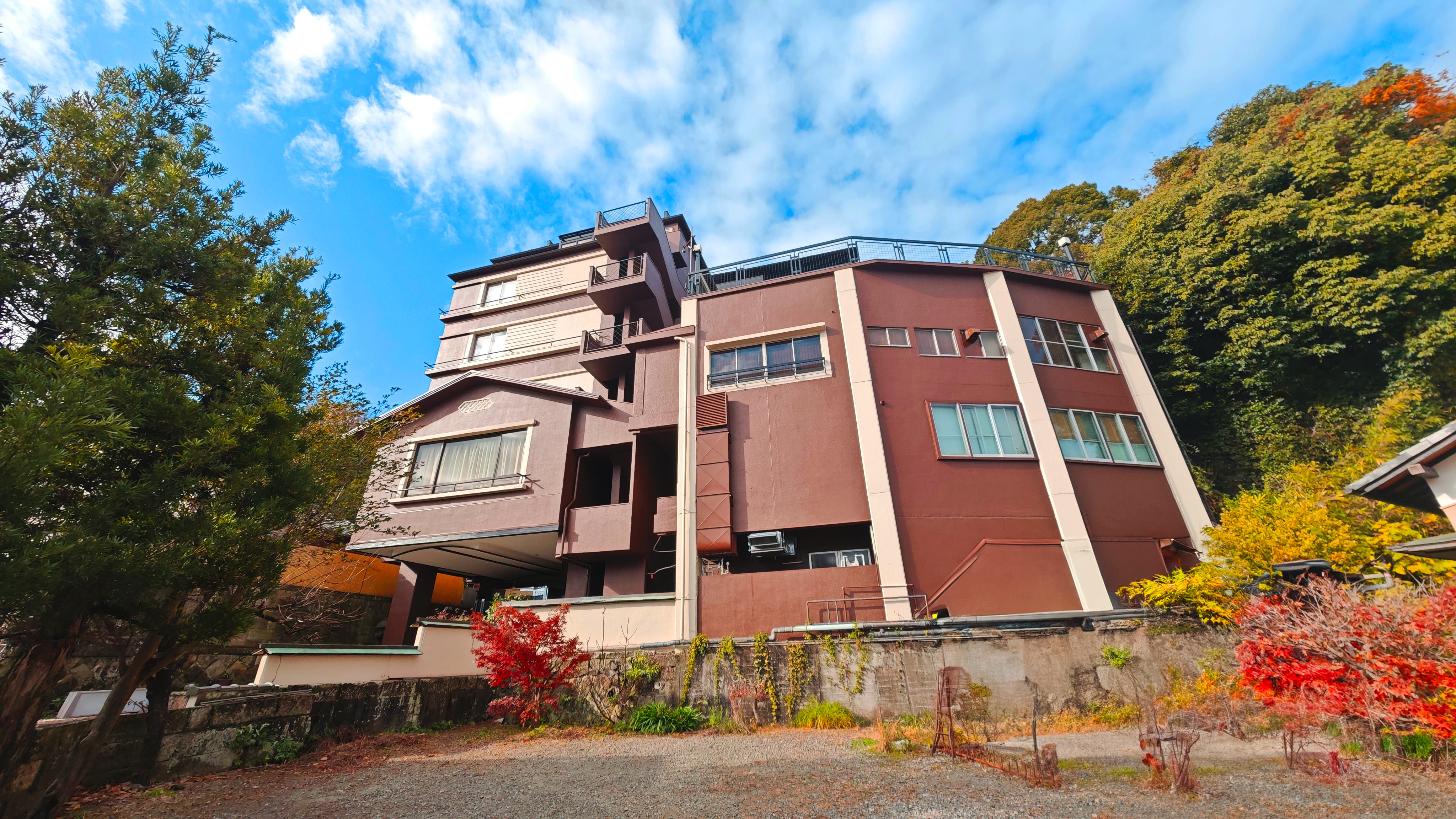 着物で彩られた全館畳敷きの宿 楽山やすだ