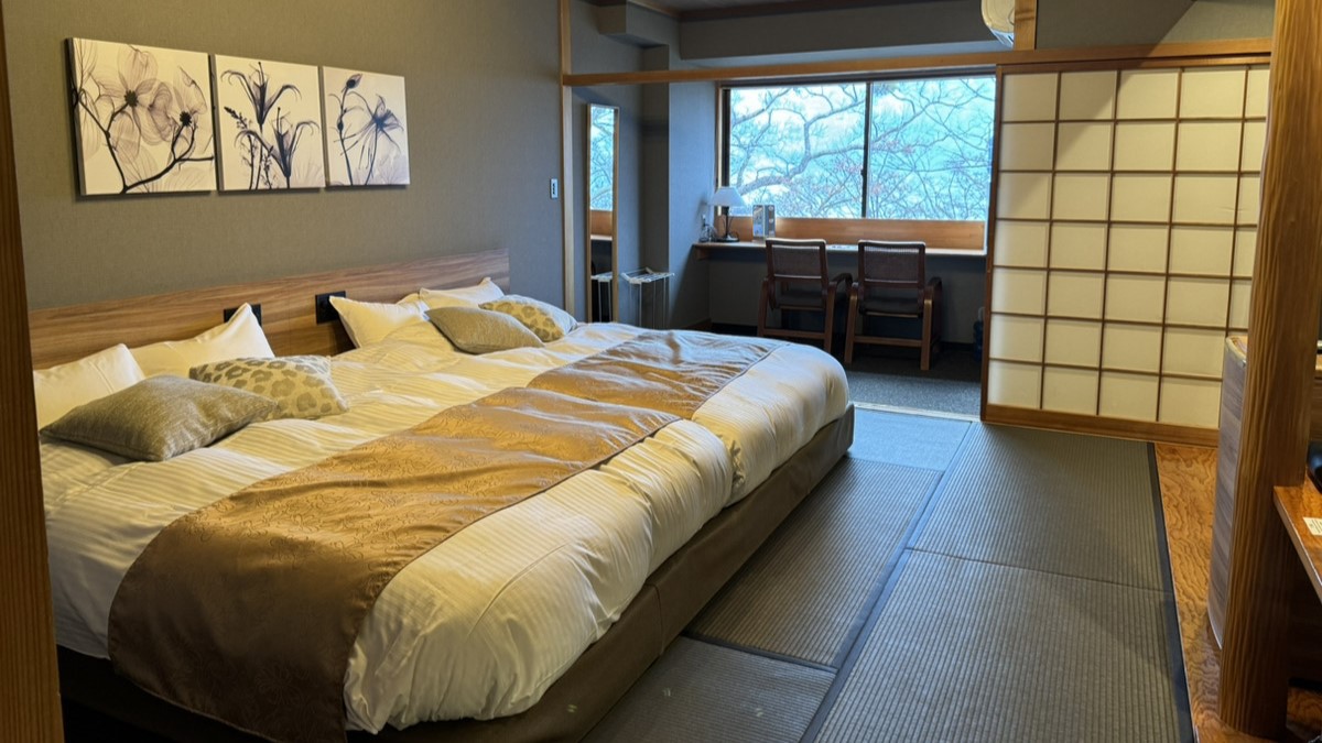 十和田湖畔 桜楽 写真
