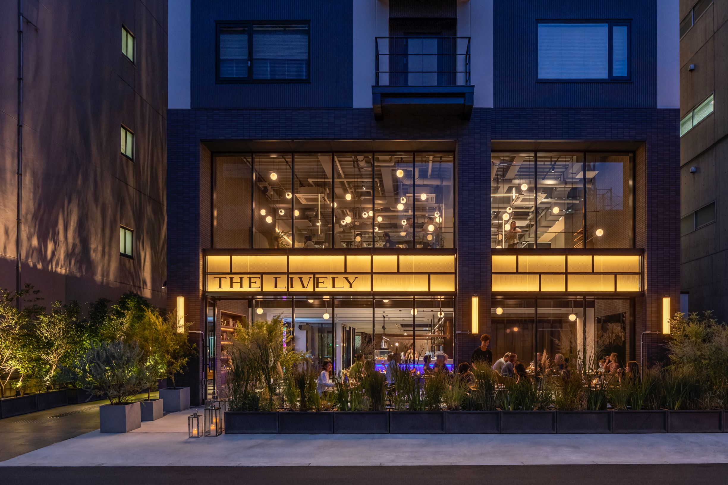 THE LIVELY 大阪本町