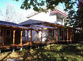 大草原の小さな宿　こもれび