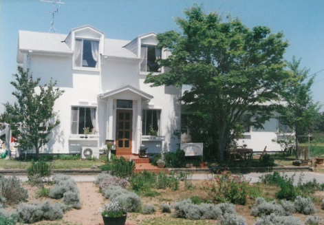 ペンション　小さな白い家