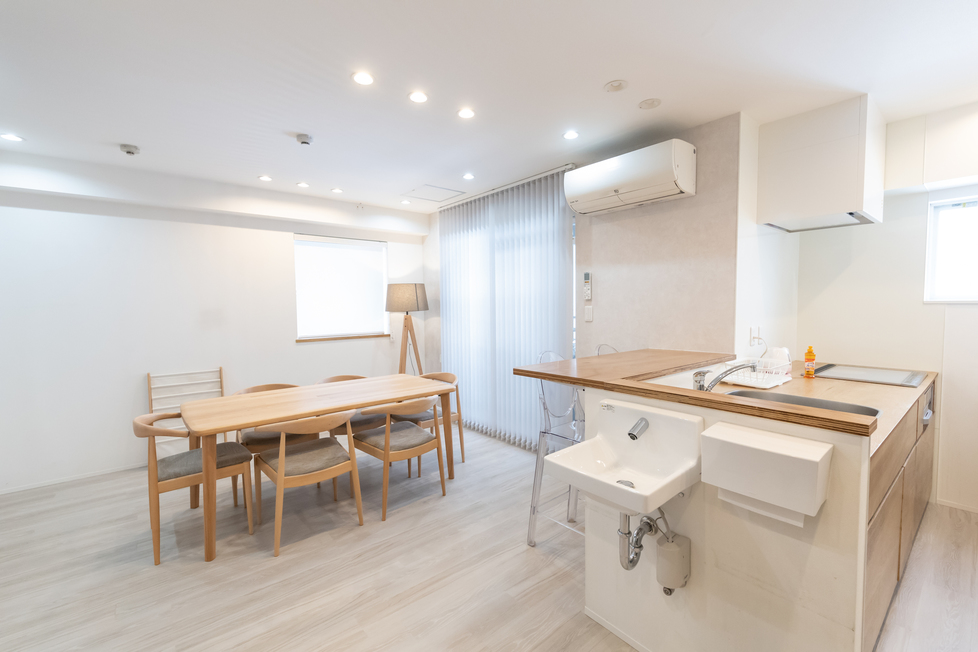 ONE WORLD 堺筋本町 写真