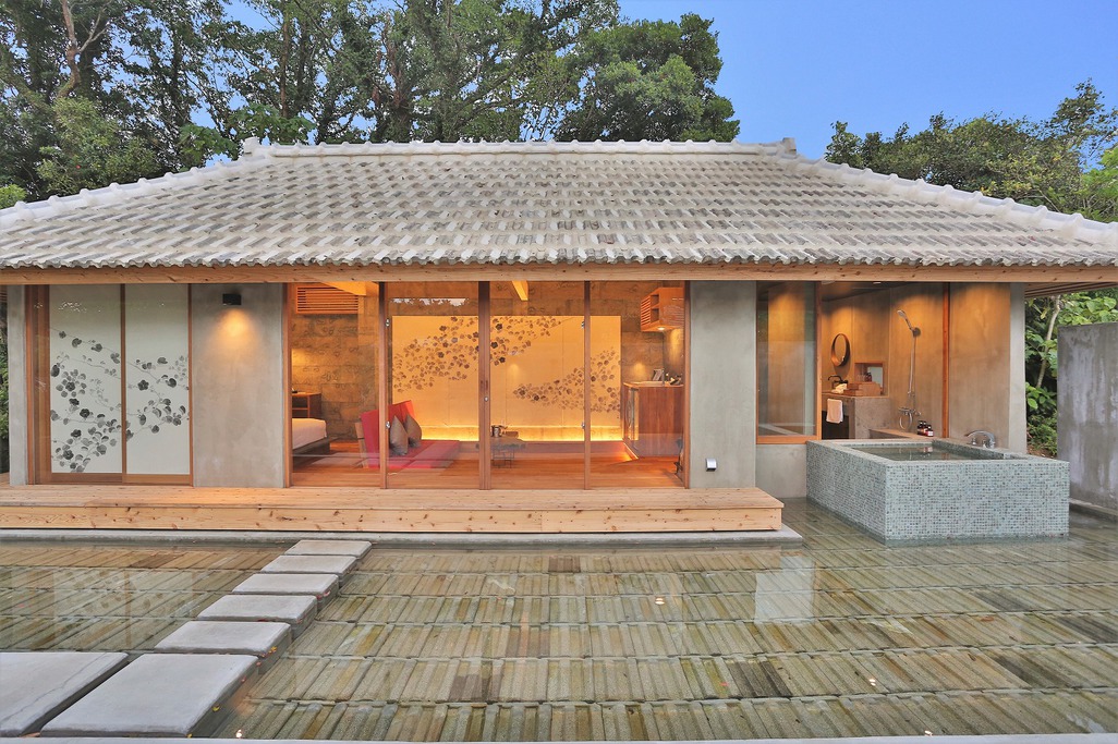 翡翠巣 KAWASEMINOSU (MUKAKA VILLA)