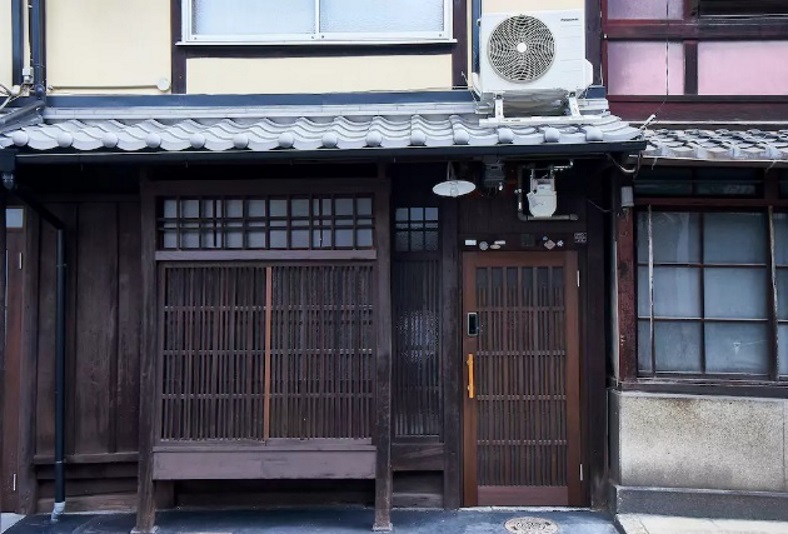 京町屋の御宿 猪熊六角 南