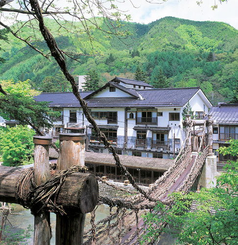 湯西川温泉 本家伴久 平家伝承かずら橋の宿