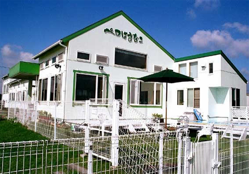 静かな湖畔の愛犬同伴専門宿「ペロはまなこ」