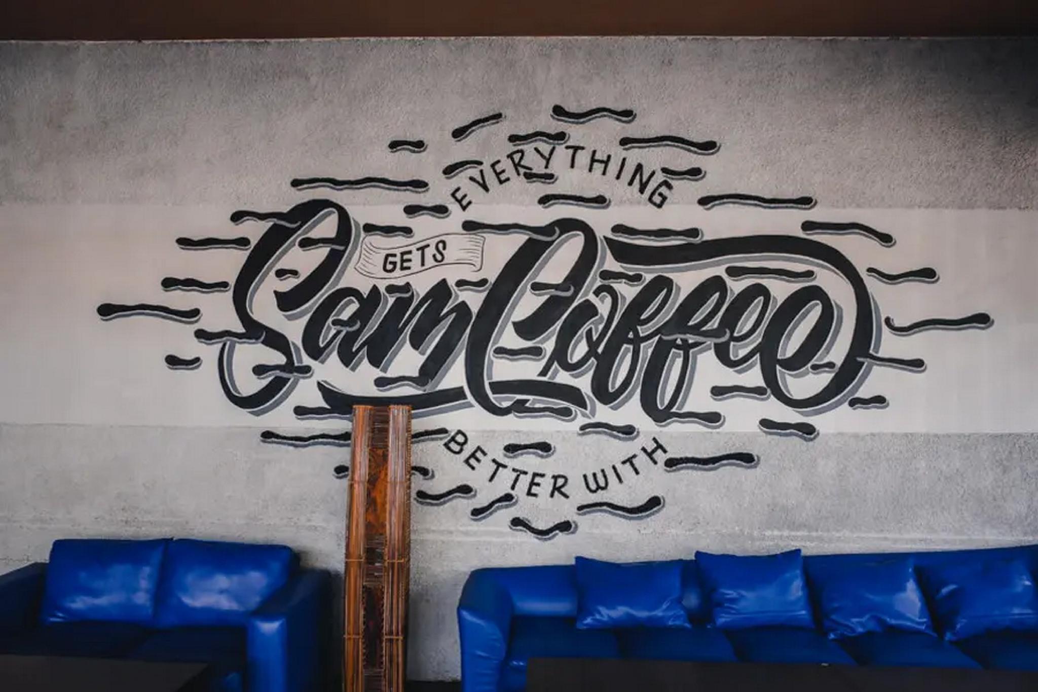 レッドドアーズ プラス ニア サルタン ハサヌディン エアポート 写真