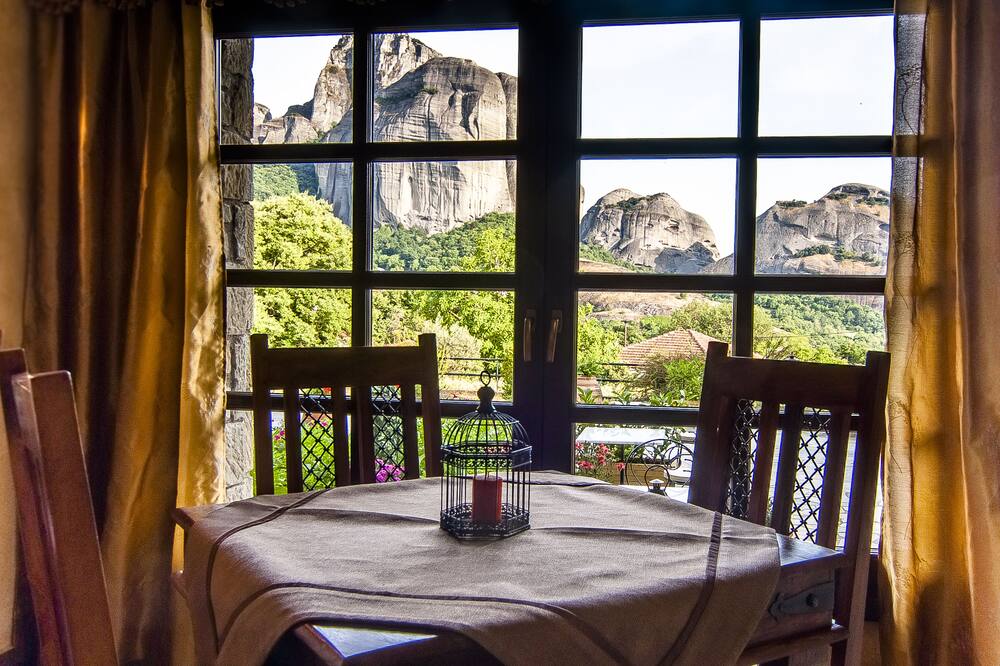 ホテル ドウピアニ ハウス 写真