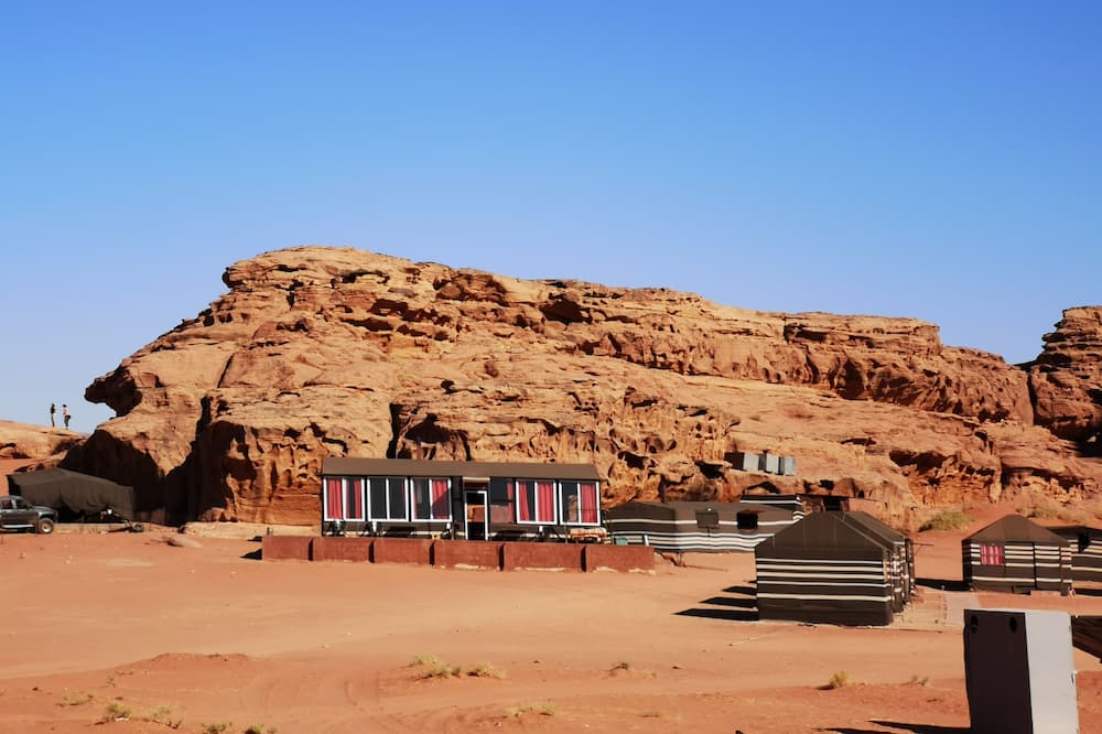 ビヨンド ワディ ラム キャンプ 写真