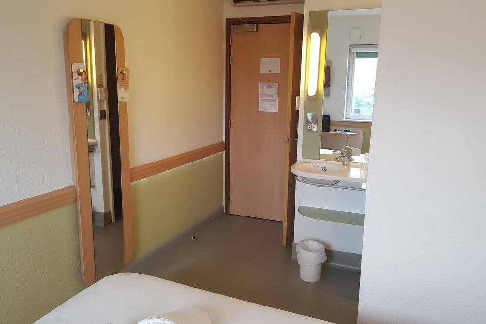 イビス バジェット リーズ センター クラウン ポイント ロード 写真