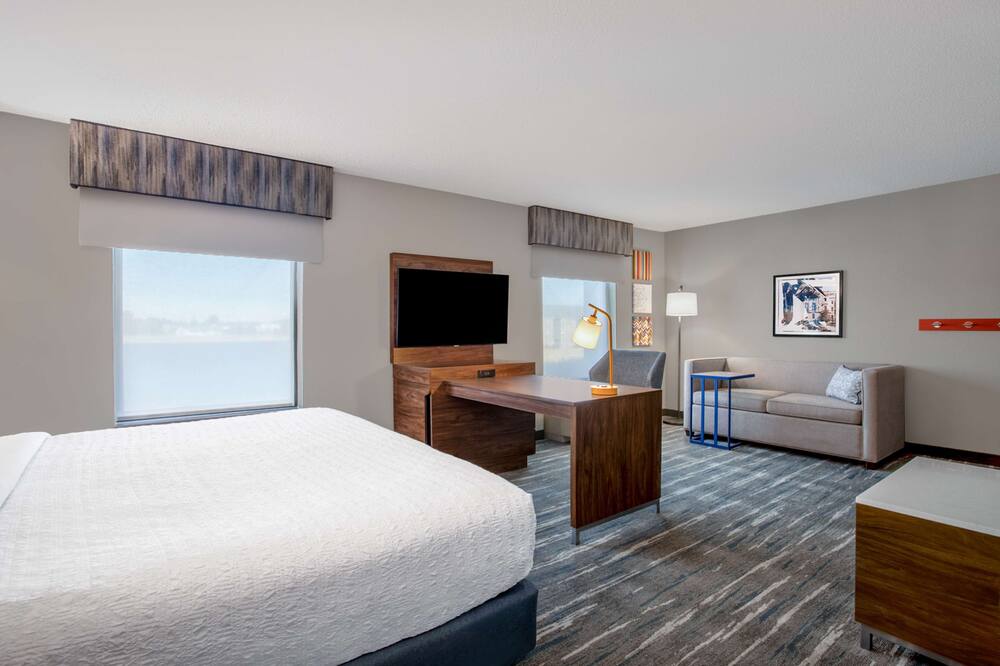 ハンプトン イン & スイーツ マンシー 写真