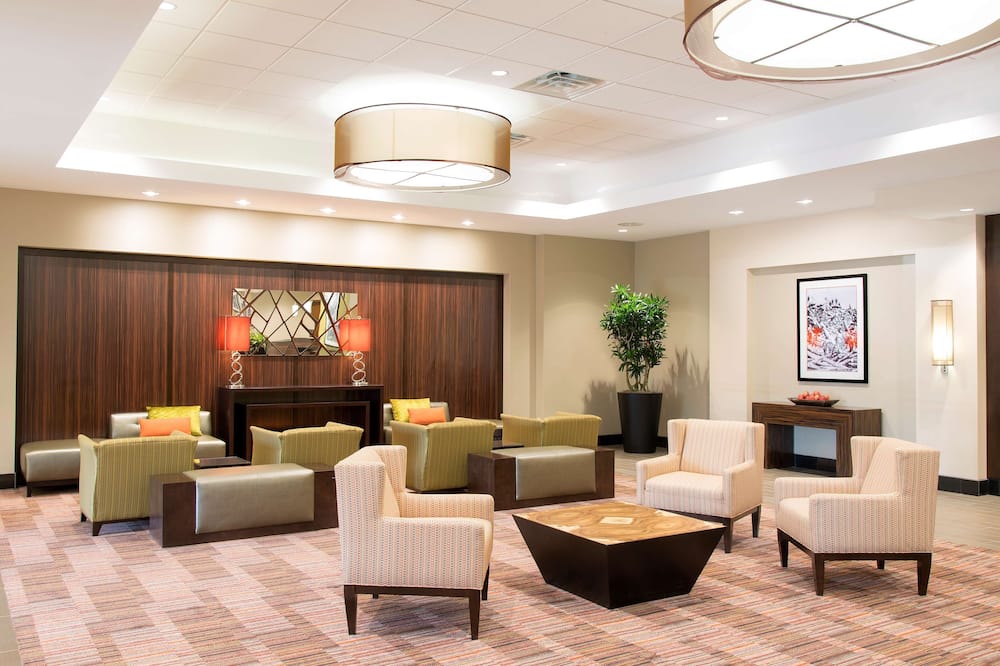 DoubleTree by Hilton Hotel Grand Rapids Airport 写真