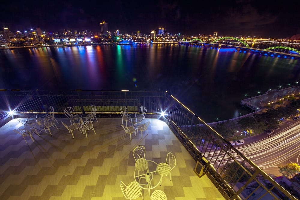 パリアット リバー フロント ホテル ダナン 写真