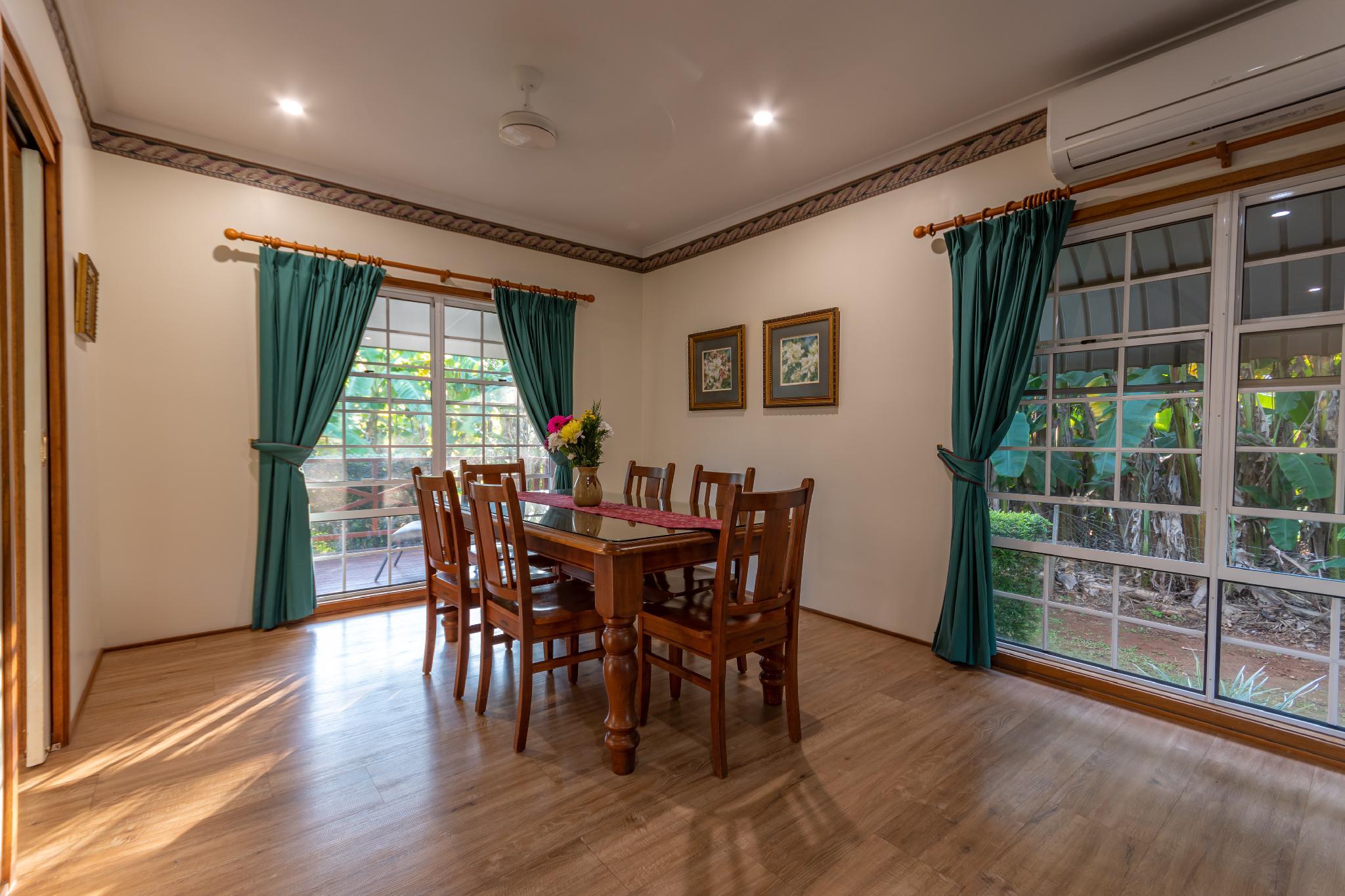 バーズ ン ブルーム コテージズ 写真