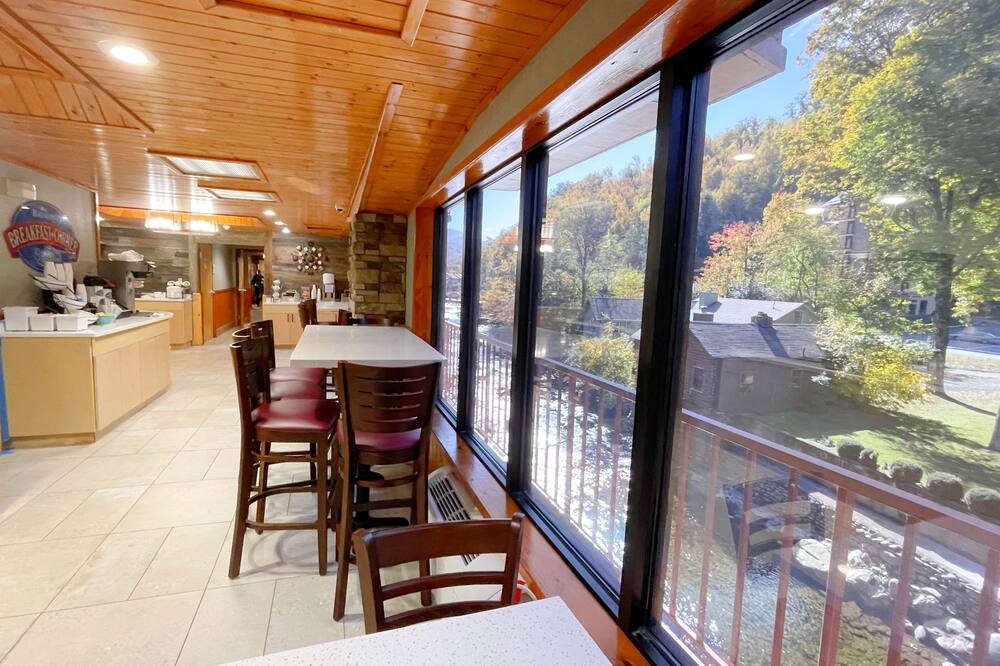 ベイモント バイ ウィンダム ガットリンバーグ オン ザ リバー 写真