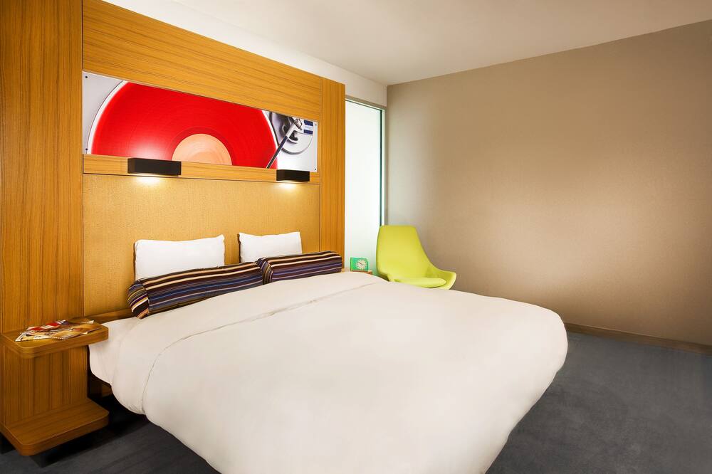 アロフト マウント ローレル 写真