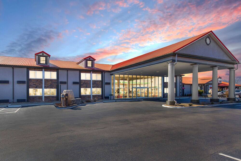 ラマダ バイ ウィンダム ボウリング グリーン 写真