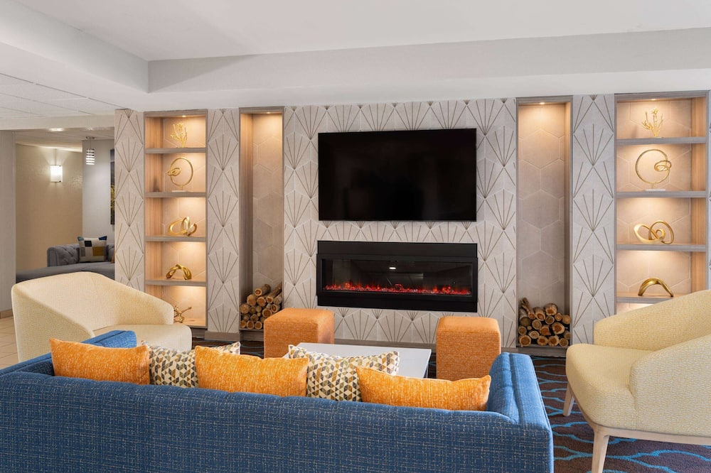 ラ キンタ イン & スイーツ バイ ウィンダム ノックスビル エアポート 写真