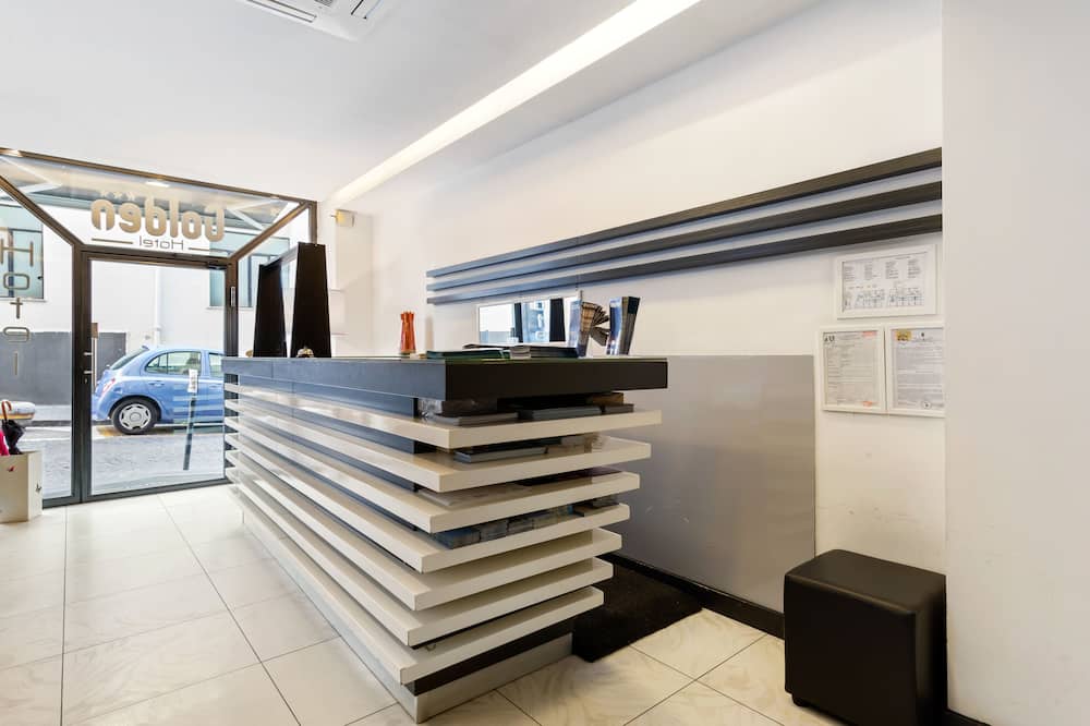 ゴールデン ホテル 写真