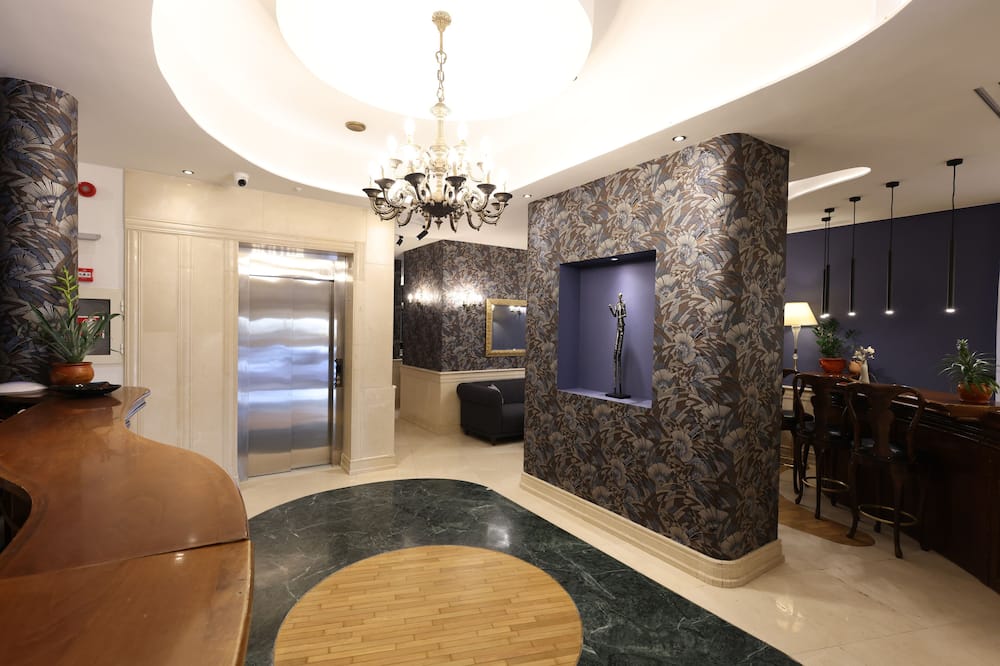 ゼウス エッセンス ブカレスト オペラ 写真