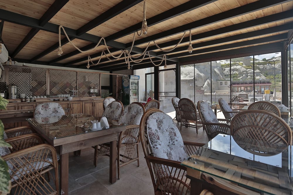 アレン ケイブ ホテル 写真