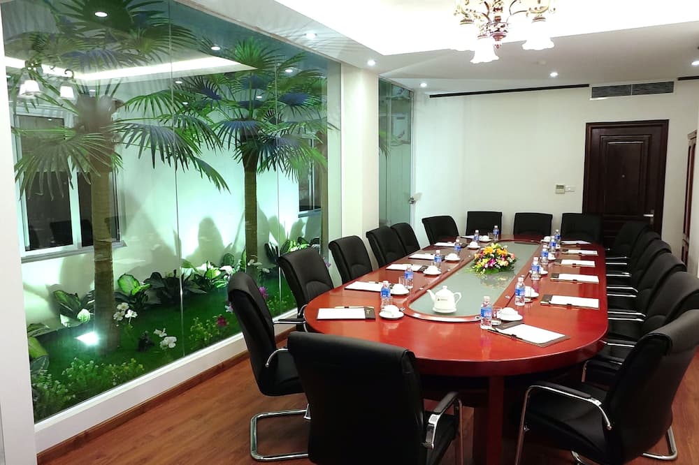 ゴールデン ハロン ホテル 写真