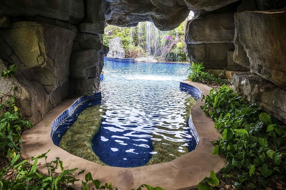 プルマン サンヤ ヤロン ベイ ヴィラズ アンド リゾート 写真