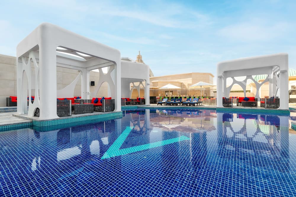 ブイ ホテル ドバイ キュリオ コレクション バイ ヒルトン 写真