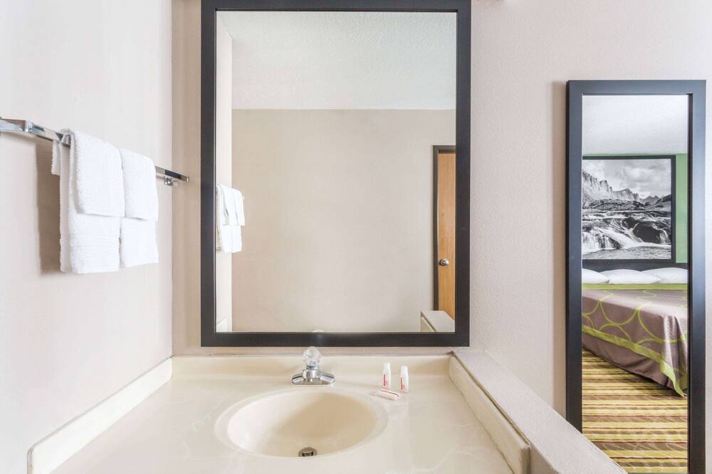 スーパー 8 バイ ウィンダム ロック スプリングス 写真