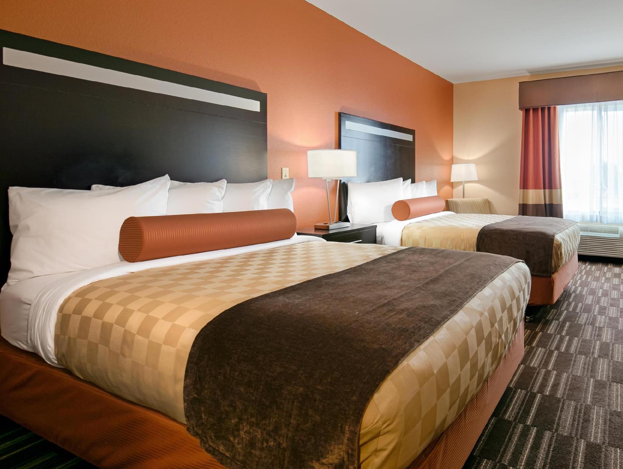 ウィンダム ガーデン ランカスター CA 写真