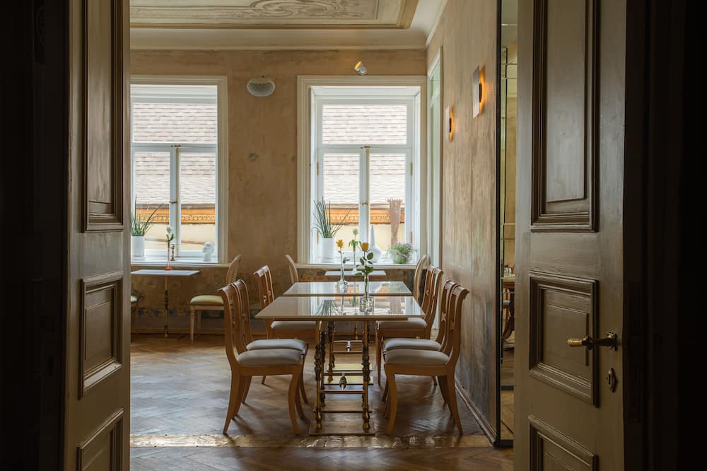 アンフウンド ドア 写真