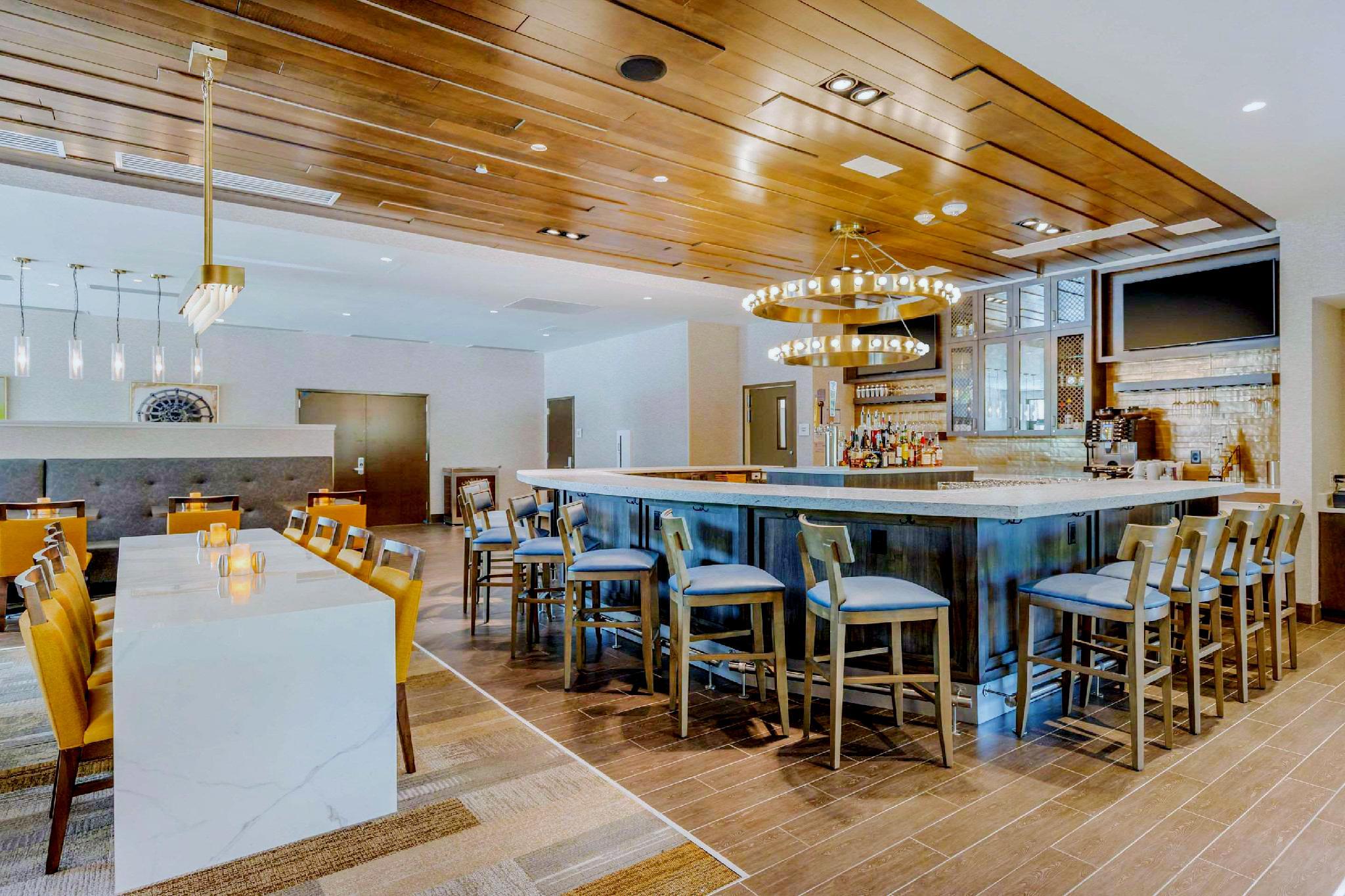 DoubleTree by Hilton Charleston Riverview 写真