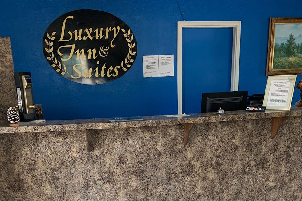 ラグジュアリー イン & スイーツ フォレスト シティ 写真