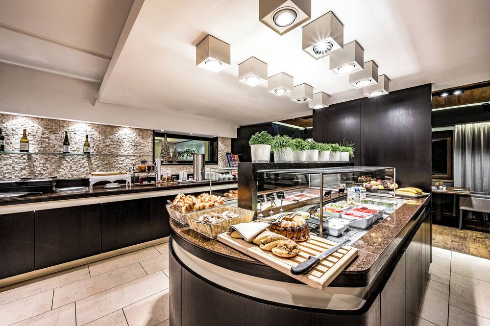 ホテル アルピナ ゼルデン アダルツ オンリー 写真