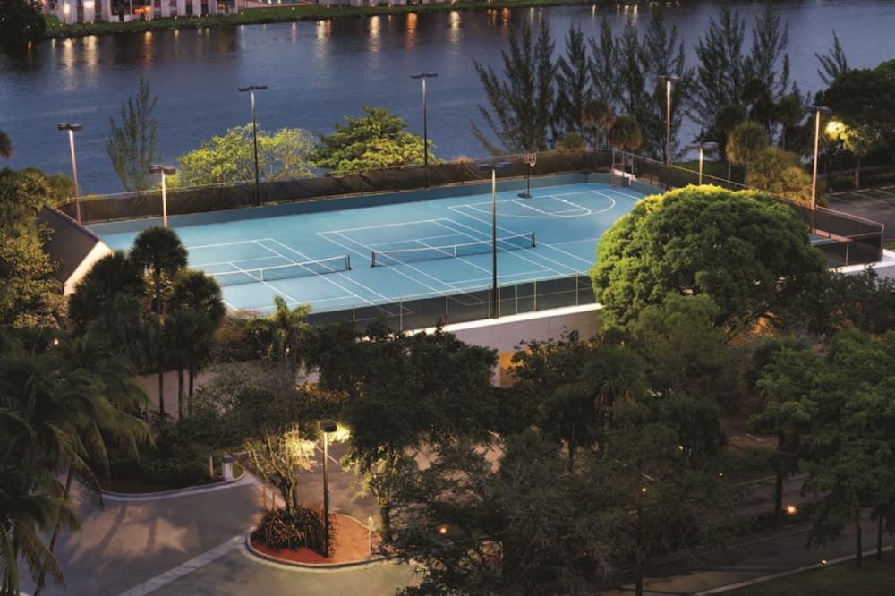 ヒルトン マイアミ エアポート ブルー ラグーン 写真