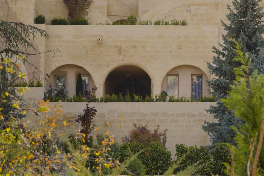 アバンギャルド リファインド ケイブズ オブ カッパドキア 写真